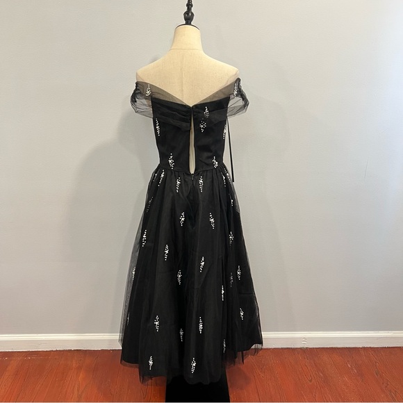 MAC Duggal Black Off The Shoulder Pearl Embellished Tulle Cocktail Dress Reemoly - Picture 11 of 17